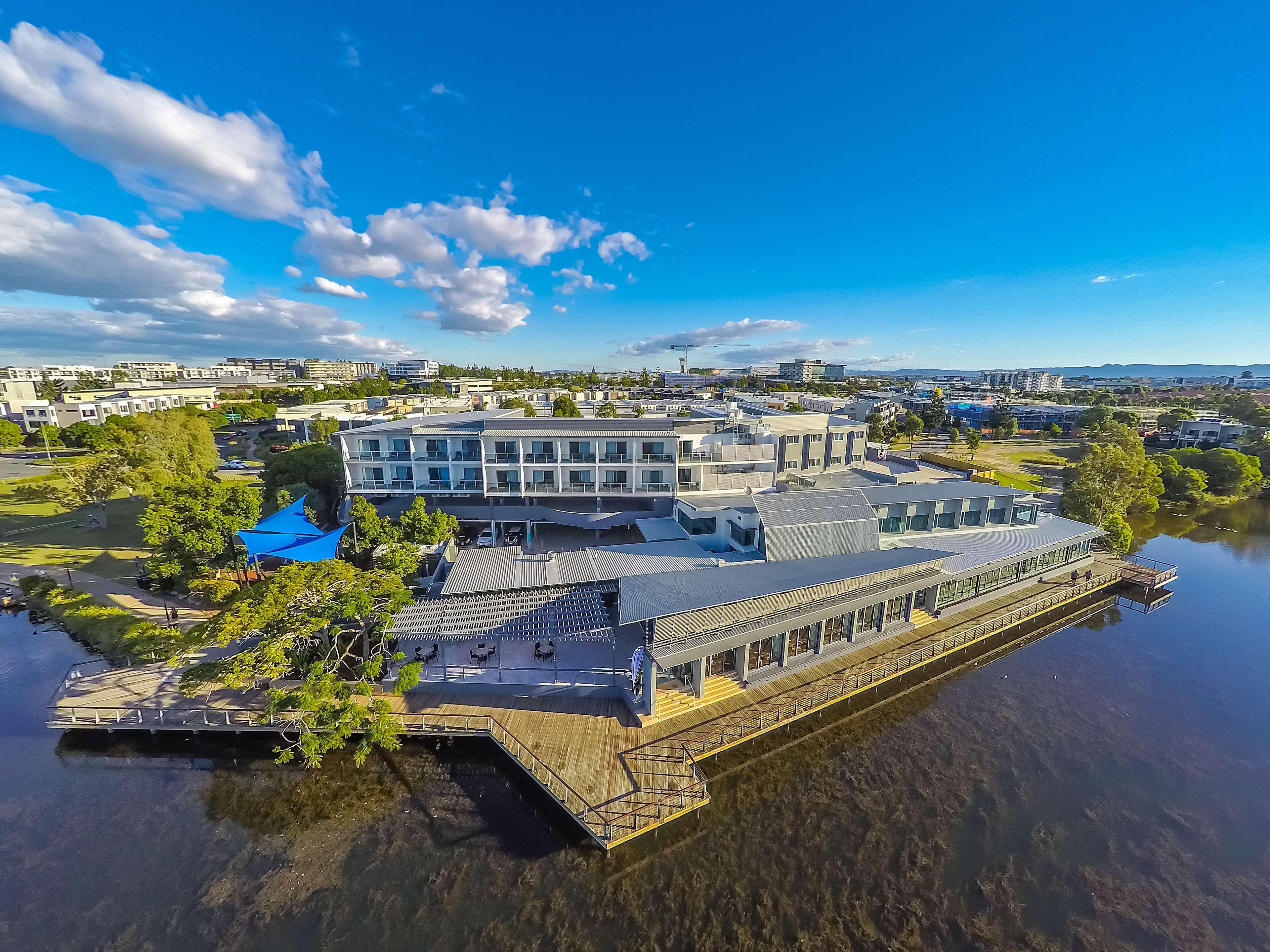 Best Western Plus North Lakes Hotel Exterior photo