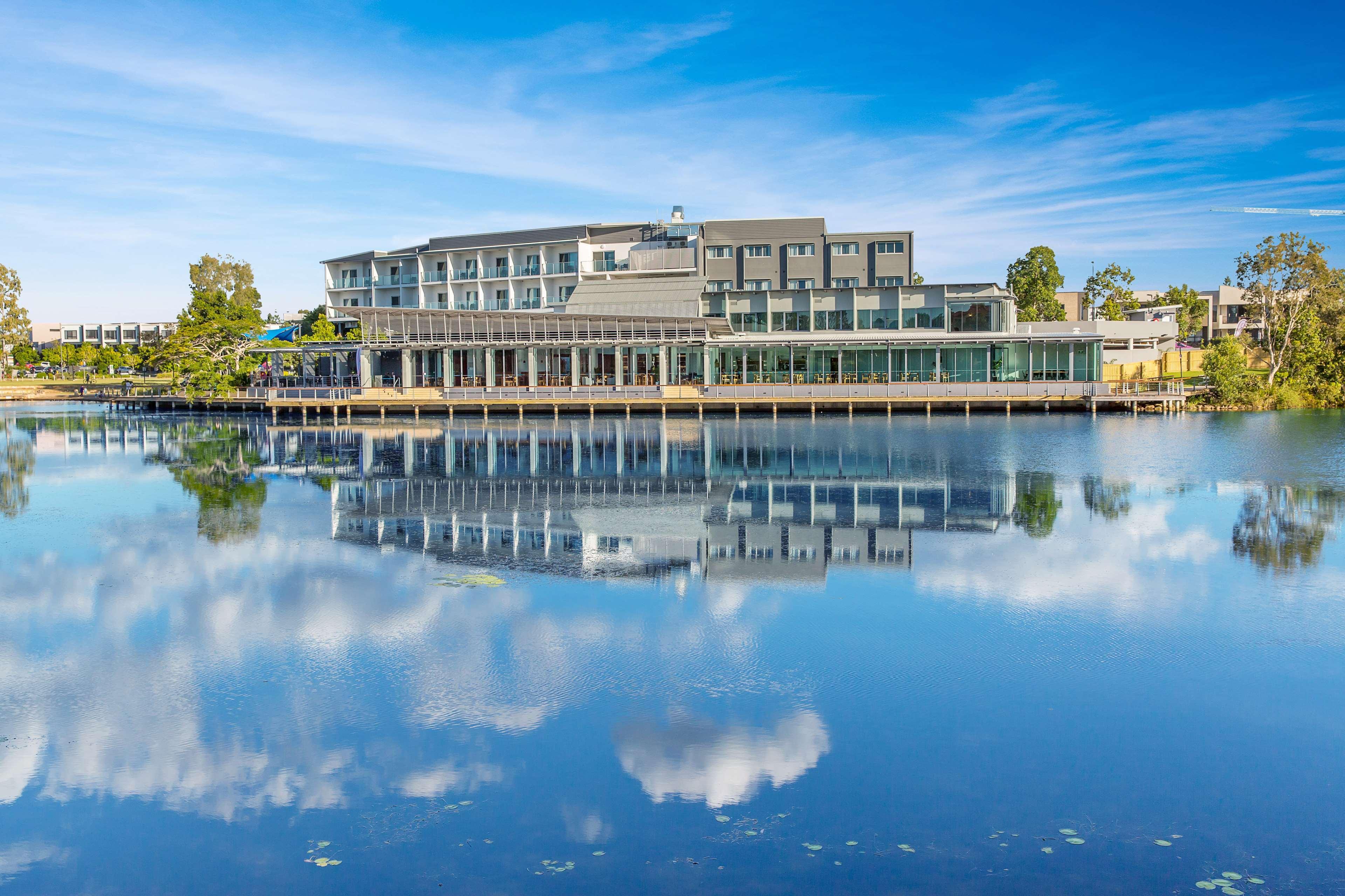 Best Western Plus North Lakes Hotel Exterior photo